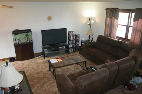 403 E 6th St, Readlyn, IA 50668 photo 2