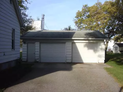 641 4th St, Dike, IA 50624 photo 2