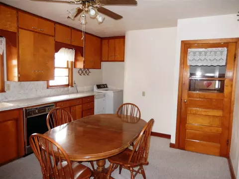 104 Park Ave, Sumner, IA 50674 photo 2