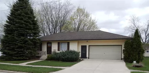 104 Park Ave, Sumner, IA 50674 photo 1