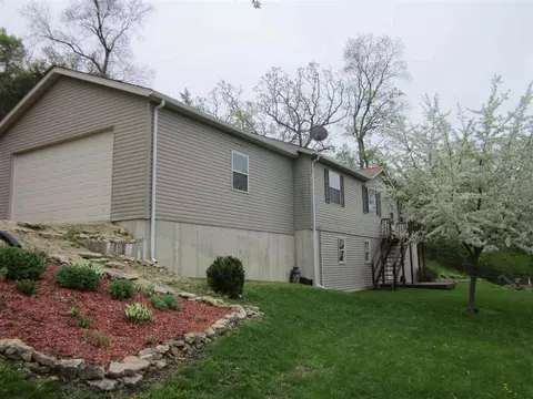 12402 Agate Rd, Elgin, IA 52141 photo 2