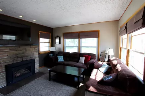 1121 E Mitchell Ave, Waterloo, IA 50702 photo 11