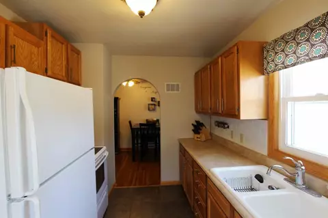 1121 E Mitchell Ave, Waterloo, IA 50702 photo 7