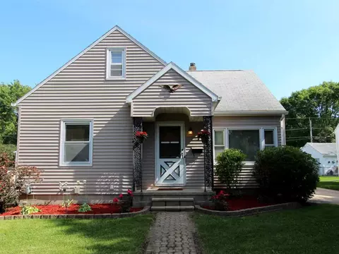 1121 E Mitchell Ave, Waterloo, IA 50702 photo 1