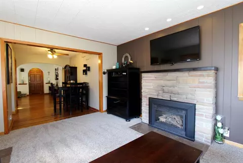 1121 E Mitchell Ave, Waterloo, IA 50702 photo 12