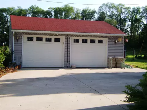 316 E 2nd St, Sumner, IA 50674 photo 2