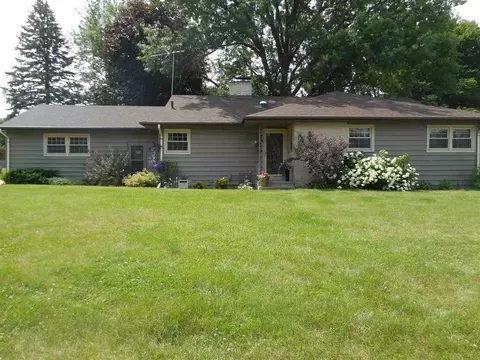 426 Ivanhoe Rd, Waterloo, IA 50701 photo 1