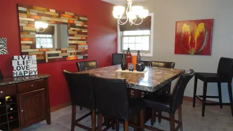 426 Ivanhoe Rd, Waterloo, IA 50701 photo 3