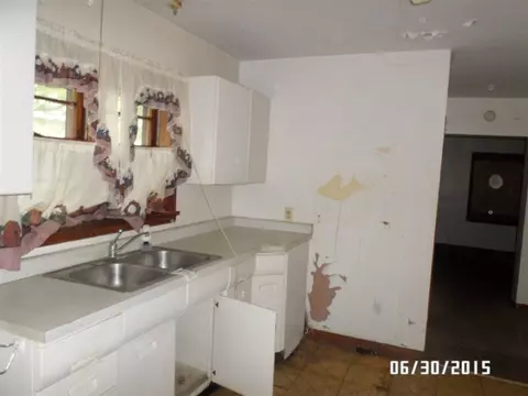 1100 Grant Ave, Waterloo, IA 50702 photo 4