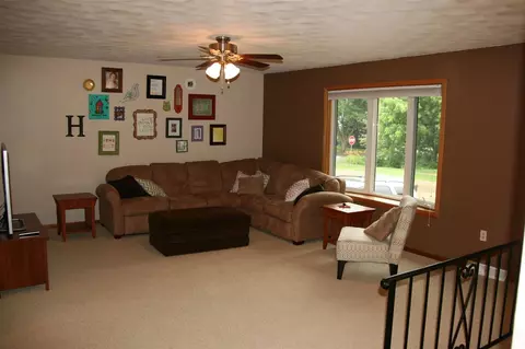 107 Devlin Cir, Cedar Falls, IA 50613 photo 3