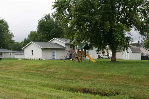 107 Devlin Cir, Cedar Falls, IA 50613 photo 2