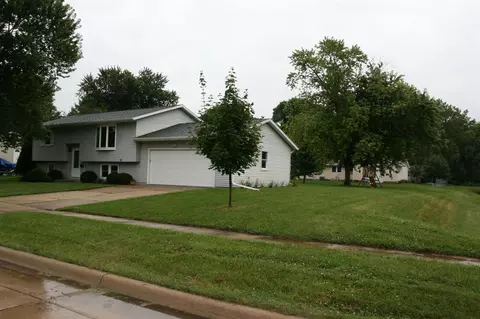 107 Devlin Cir, Cedar Falls, IA 50613 photo 1