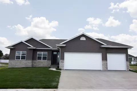 1911 Red Tail Dr, Waterloo, IA 50701 photo 1