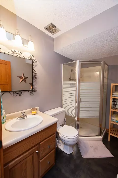 825 E San Marnan Dr, Waterloo, IA 50702 photo 8