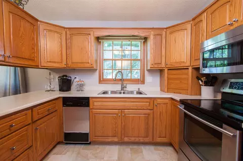 825 E San Marnan Dr, Waterloo, IA 50702 photo 7