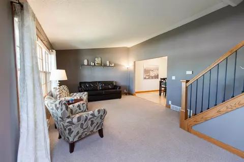 825 E San Marnan Dr, Waterloo, IA 50702 photo 5