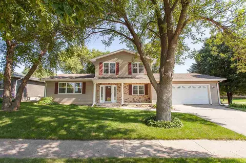825 E San Marnan Dr, Waterloo, IA 50702 photo 1
