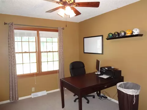 825 E San Marnan Dr, Waterloo, IA 50702 photo 12