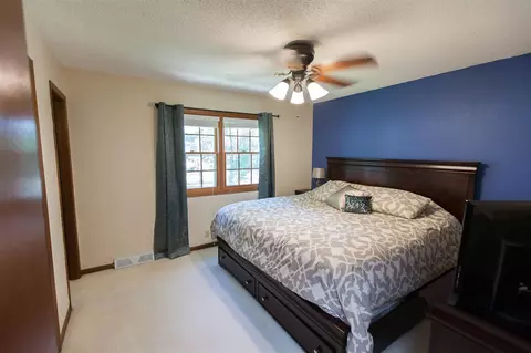 825 E San Marnan Dr, Waterloo, IA 50702 photo 10