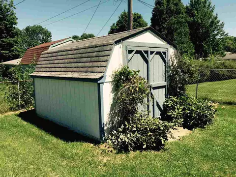 1745 E Mitchell Ave, Waterloo, IA 50702 photo 4
