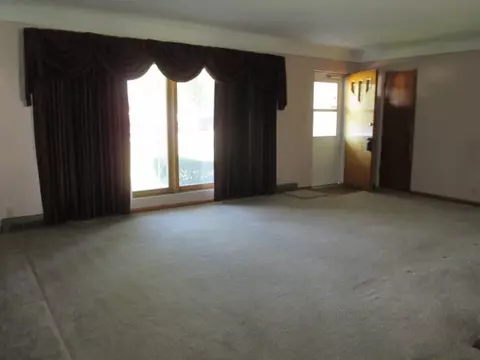 1182 E Ridgeway, Waterloo, IA 50702 photo 3