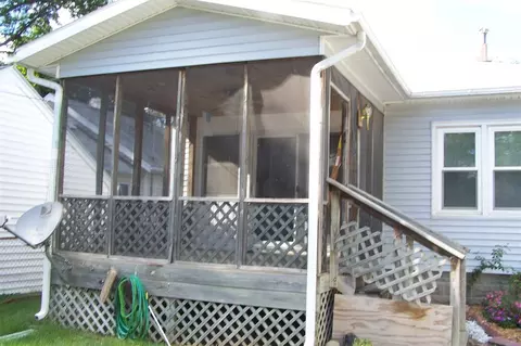 1706 Bertch Ave, Waterloo, IA 50702 photo 2