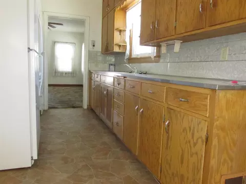 1706 Bertch Ave, Waterloo, IA 50702 photo 4