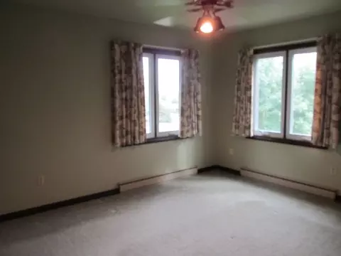 608 SE 4th Ave, Cascade, IA 52033 photo 9