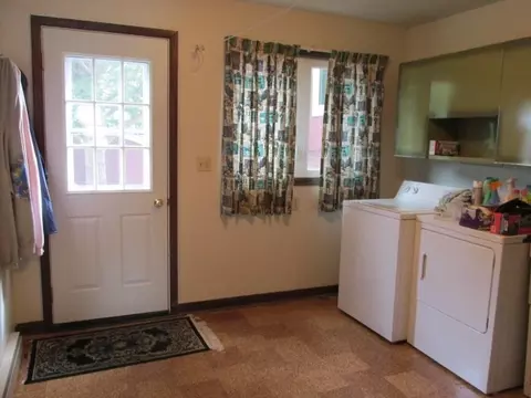 608 SE 4th Ave, Cascade, IA 52033 photo 11