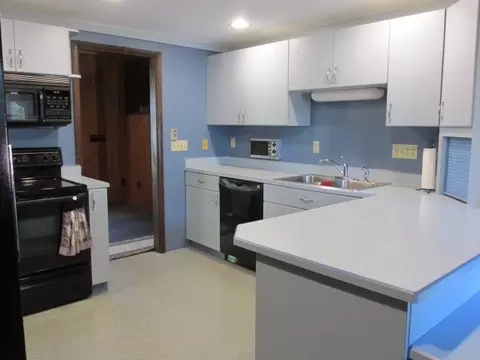 608 SE 4th Ave, Cascade, IA 52033 photo 2