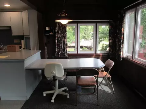 608 SE 4th Ave, Cascade, IA 52033 photo 3