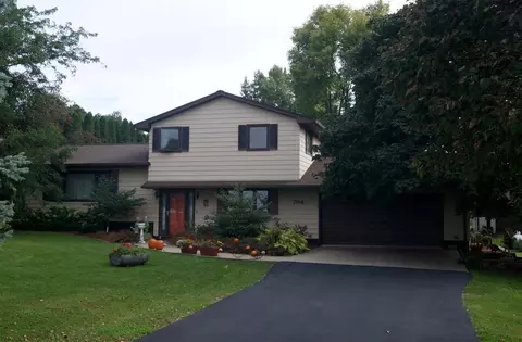 764 Eagle Rd, Waterloo, IA 50701 photo 1