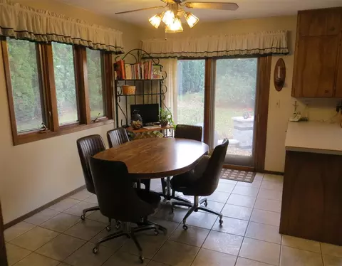 764 Eagle Rd, Waterloo, IA 50701 photo 9