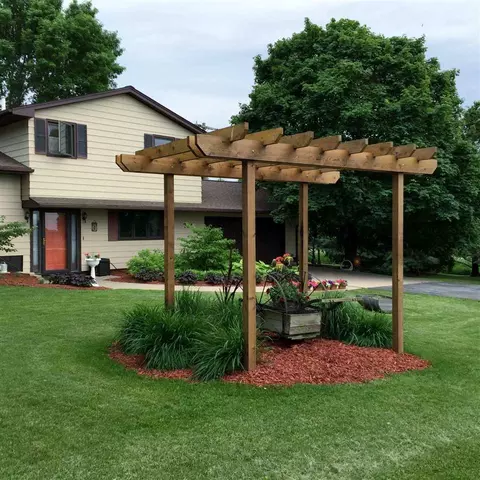 764 Eagle Rd, Waterloo, IA 50701 photo 2