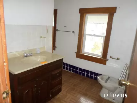 1208 W 5 St, Waterloo, IA 50702 photo 9