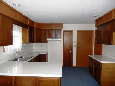 902 W 3rd St, Sumner, IA 50674 photo 3