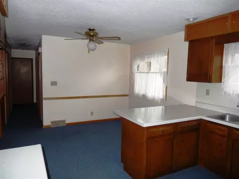 902 W 3rd St, Sumner, IA 50674 photo 4
