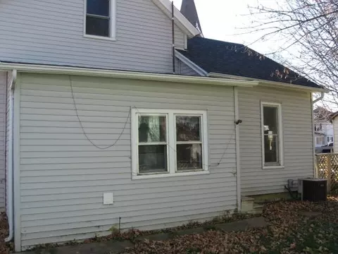 310 E 9th St, Cedar Falls, IA 50613 photo 3