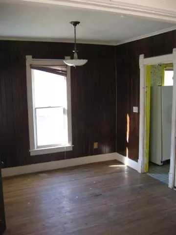 310 E 9th St, Cedar Falls, IA 50613 photo 5