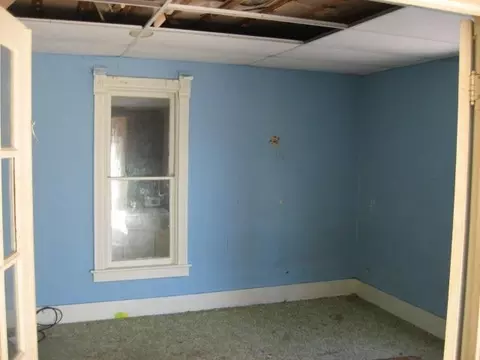 310 E 9th St, Cedar Falls, IA 50613 photo 6