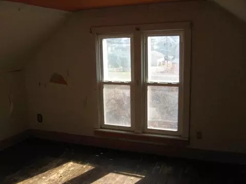 310 E 9th St, Cedar Falls, IA 50613 photo 9