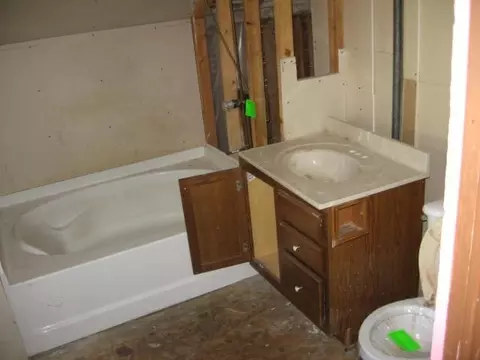 310 E 9th St, Cedar Falls, IA 50613 photo 8