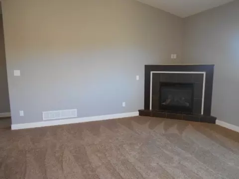 1896 Red Tail Dr, Waterloo, IA 50701 photo 4