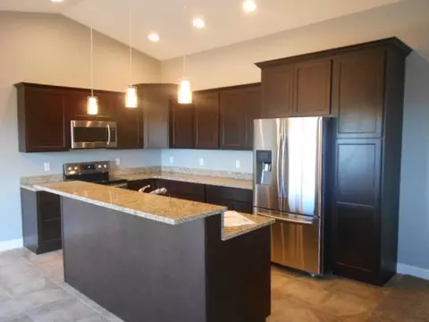 1896 Red Tail Dr, Waterloo, IA 50701 photo 2