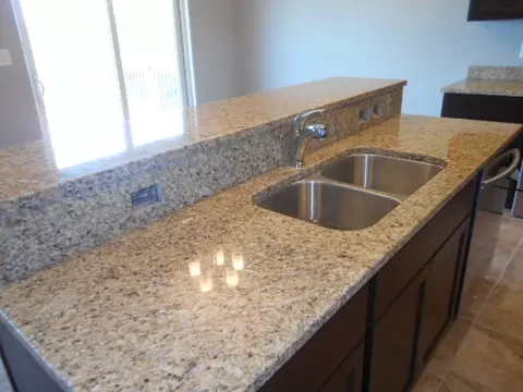 1896 Red Tail Dr, Waterloo, IA 50701 photo 3