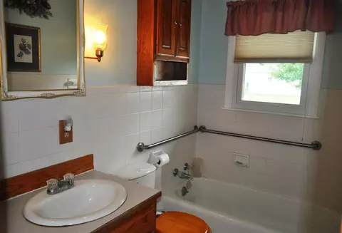 1910 Cornwall Ave, Waterloo, IA 50702 photo 6