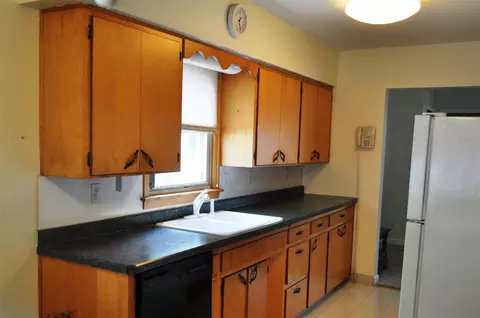 1910 Cornwall Ave, Waterloo, IA 50702 photo 2
