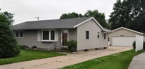 1910 Cornwall Ave, Waterloo, IA 50702 photo 1