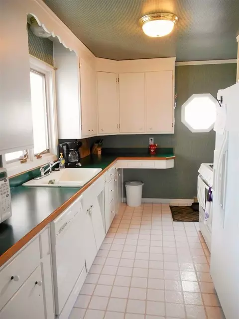 154 Vincent Rd, Waterloo, IA 50701 photo 4