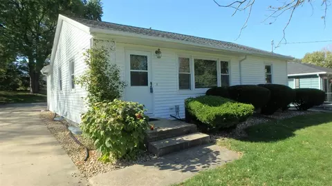 154 Vincent Rd, Waterloo, IA 50701 photo 1